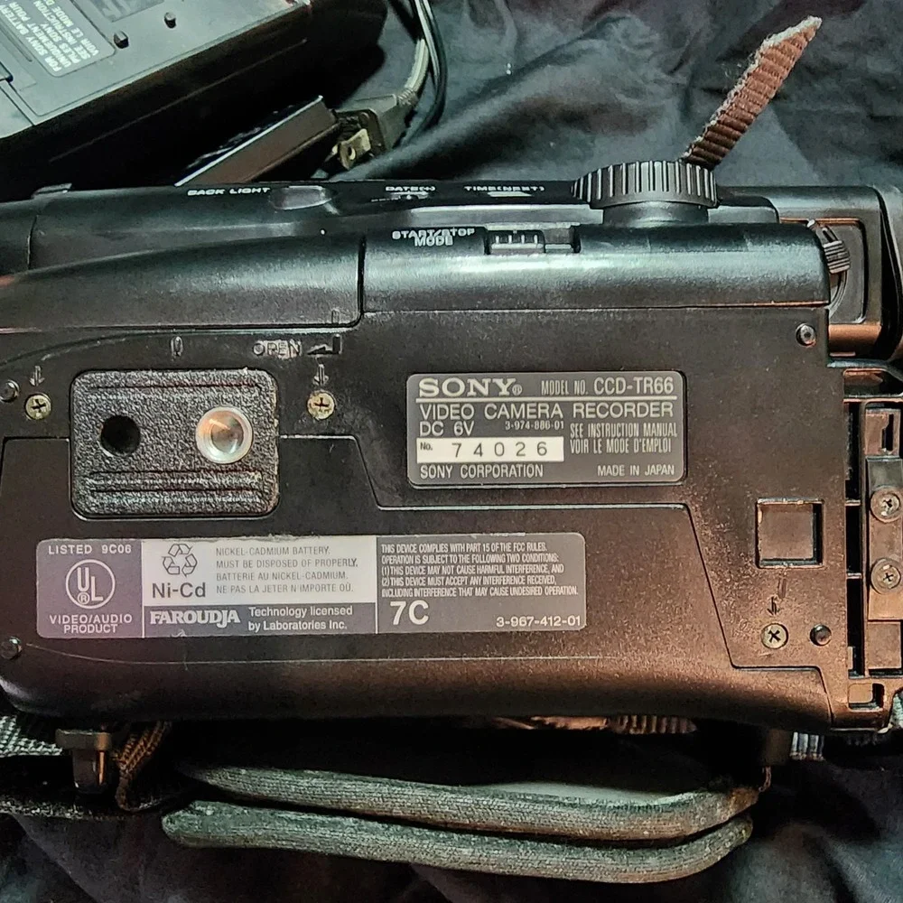 Sony‎ Handycam Video 8 CCD-TR66 With a Case, Read Description